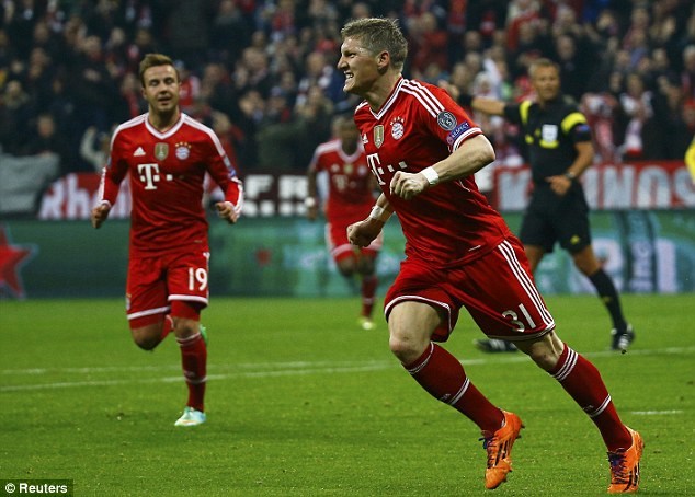 Scheweinsteiger phá vỡ bế tắc cho Bayern.