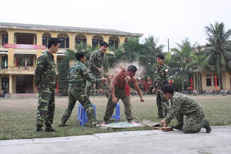 Rèn luyện thể lực và tập luyện là công việc hằng ngày của những người lính đặc biệt.