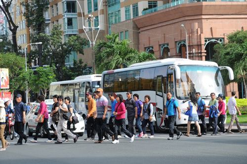 Những xe lớn trên 30 chỗ chở du khách vào trung tâm TP.HCM sắp tới phải xin giấy phép