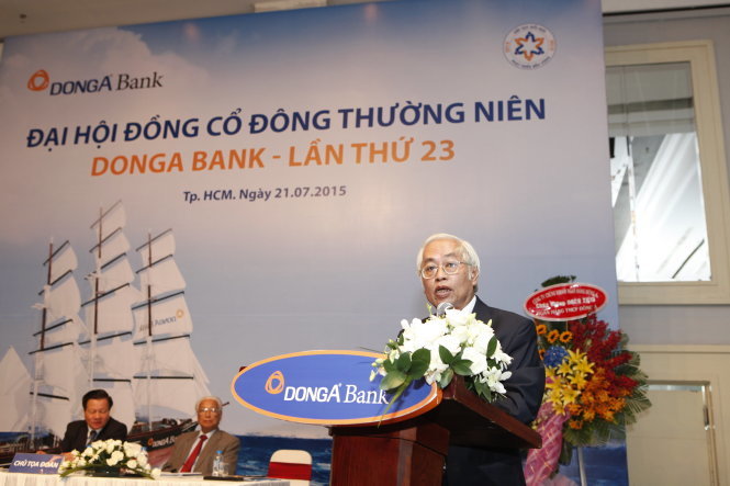 Ngày 21-7, ông Trần Phương Bình, Phó Chủ tịch HĐQT kiêm Tổng giám đốc Đông Á Bank, đã xin lỗi toàn bộ cổ đông về việc các chỉ tiêu kinh doanh trong năm 2014 không đạt được như kế hoạch đề ra - A.H.