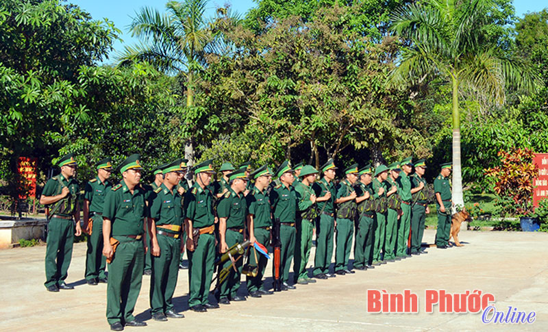 Đoàn công tác kiểm tra sử dụng vũ khí, trang bị tại Bộ chỉ huy Bộ đội biên phòng tỉnh - Ảnh: Thế Cường