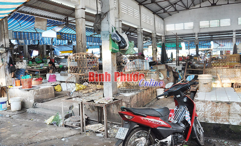 Nhà lồng bán cá, gà bỏ hoang nhiều năm nay, đa số tiểu thương chỉ bỏ hàng chứ không kinh doanh