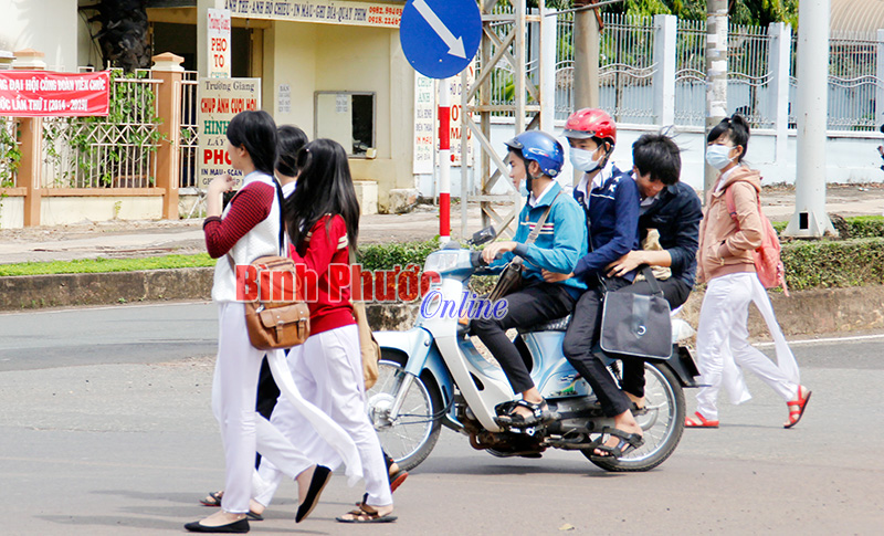 Học sinh vi phạm Luật Giao thông - Ảnh: S.H