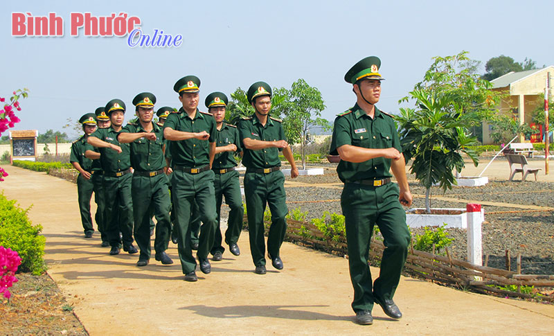 Sĩ quan, quân nhân chuyên nghiệp, hạ sĩ quan, binh sĩ nghĩa vụ và công nhân, viên chức quốc phòng là đối tượng áp dụng điều chỉnh tăng lương - Ảnh: H.C