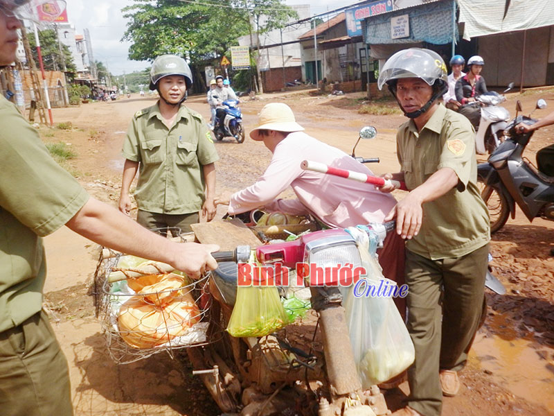 Công an xã Long Hà tăng cường tuần tra bảo đảm an ninh trật tự trong dịp lễ