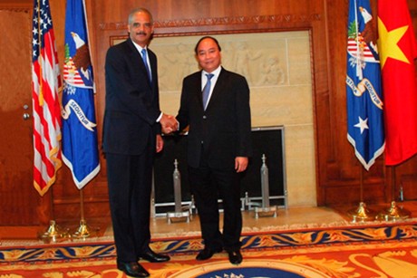 Phó Thủ tướng Nguyễn Xuân Phúc và Bộ trưởng Tư pháp Hoa Kỳ Eric Holder