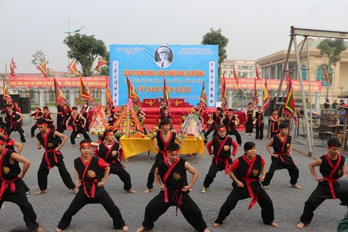 Lễ đúc trống đồng, súng thần công và kiếm đồng dâng anh linh Đại tướng trở thành sự kiện văn hóa đặc sắc nhân dịp kỷ niệm 69 năm ngày thành lập Quân đội Nhân dân Việt Nam 