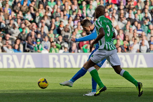 Cristiano Ronaldo ghi bàn giúp Real Madrid thắng Betis 5-0