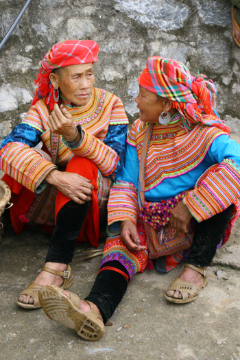 Bạn già bên núi chợ Bắc Hà - Lào Cai.