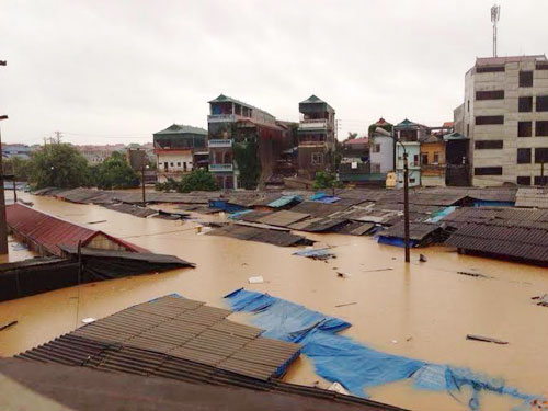 Lạng Sơn chìm trong lũ