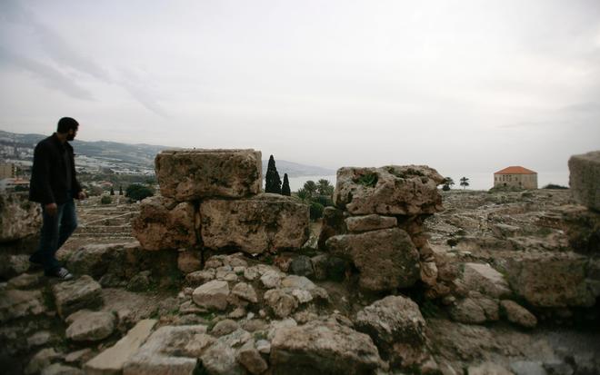 Byblos, Lebanon (xây dựng từ 5.000 năm trước Công Nguyên) là chủ đề tranh cãi của thế giới về câu hỏi 