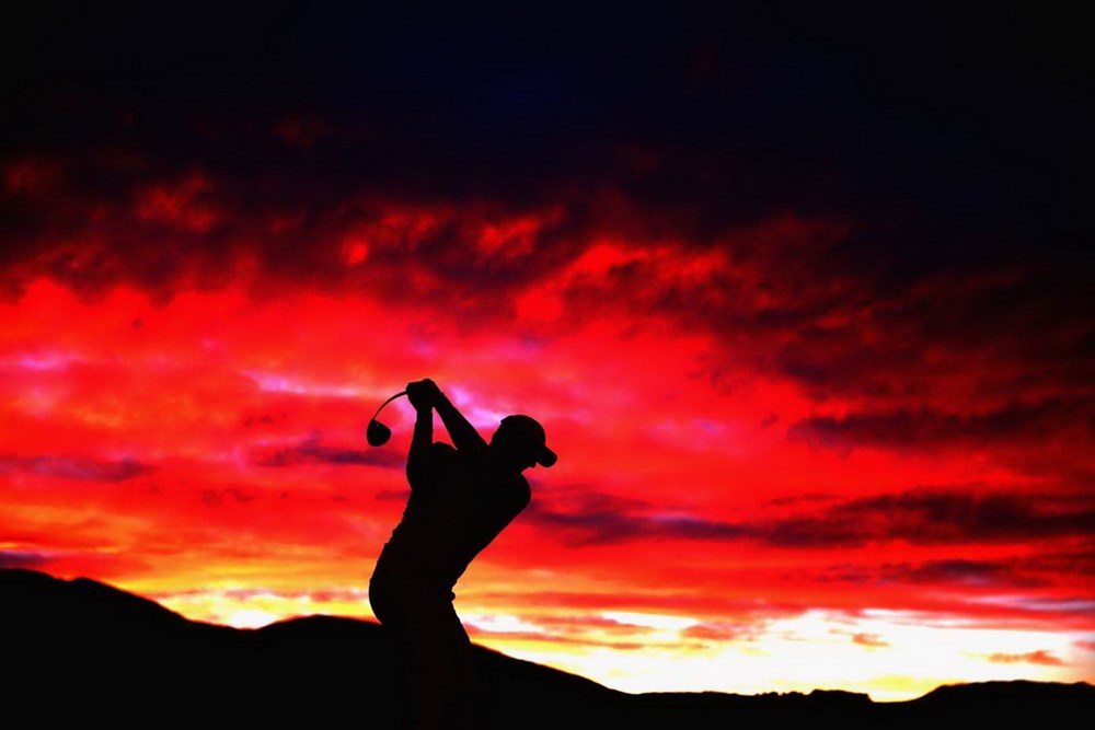 Một cú đánh của tay golf người New Zealand, Michael Hendry ở Queenstown, New Zealand hôm 27/2. (Nguồn: Getty Images)