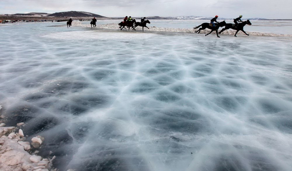 Cuộc thi đua ngựa trên sông Yenisei (Nga) hôm 15/3. (Nguồn: Reuters)