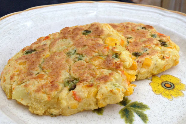 Vào thế kỷ 18, món "phập phồng và tanh tách" (bubble and squeak) được làm từ thịt rán và cải bắp. Hiện nay món bánh đã thay đổi và làm từ khoai tây chiên cùng một số loại rau khác. Tuy nhiên món ăn có tên như vậy vì thịt và cải bắp được chiên cùng nhau sẽ tạo nên các âm thanh rất vui tai.