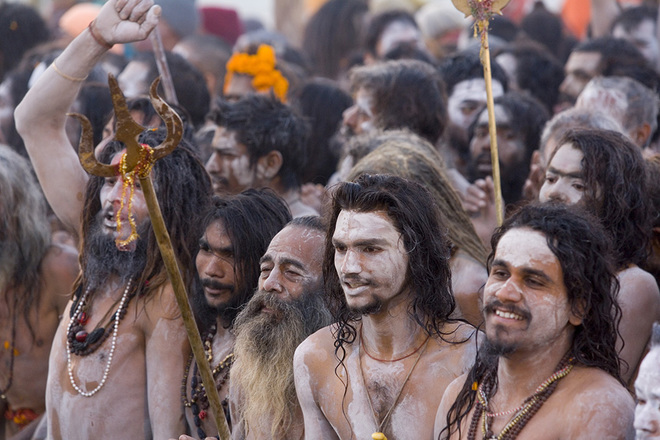 Những tín đồ Hindu giáo trong lễ hội Kumbh Mela - một trong những sự kiện tôn giáo lớn bậc nhất thế giới tổ chức lại Allahabad, bắc Ấn Độ. Năm 2013, khoảng 100 triệu tín đồ Hindu giáo từ khắp nơi trên thế giới đổ về đây để tham dự lễ hội này.