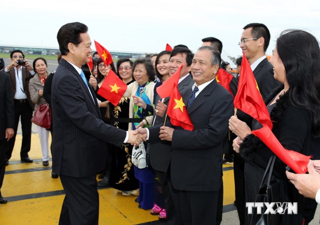 Lễ đón Thủ tướng Nguyễn Tấn Dũng tại Sân bay quân sự Brumil, Brussels