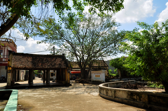 Cách trung tâm thành phố Nam Định chừng 20km, làng Cổ Chất thuộc xã Phương Đình, huyện Trực Ninh.