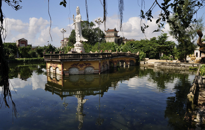 Hằng năm vào ngày mồng 6 tháng 3 âm lịch, làng Cổ Chất mở hội đón dân làng và khách thập phương tới dâng hương các vị thành hoàng, tỏ lòng tri ân công đức của các bậc tiền nhân đã dầy công xây dựng làng quê cho con cháu hôm nay.