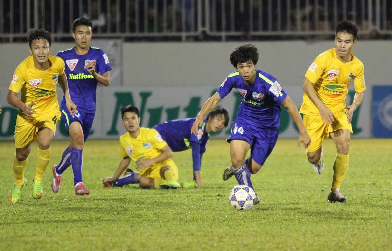 Công Phượng và đồng đội đã gục ngã ở sân chơi V-League