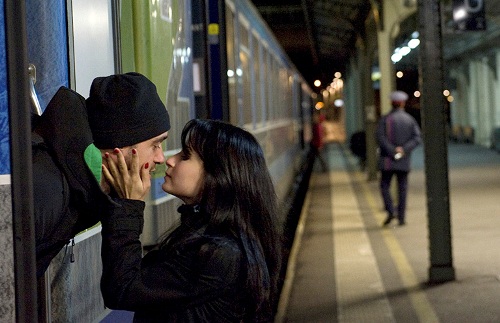 Platform-kissing-3079-1420601849.jpg