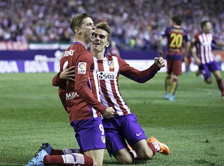 Torres ghi bàn thắng đưa Atletico vươn lên dẫn trước đầu hiệp 2. 