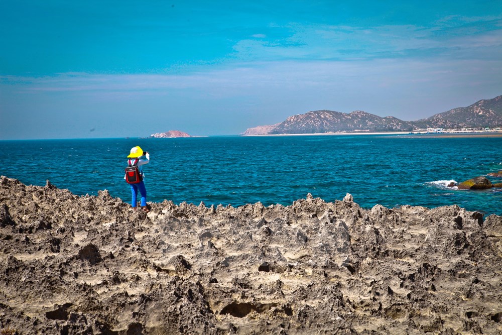 Hang Rái nằm cách thành phố Phan Rang – Tháp Chàm khoảng 30km về phía Đông Bắc, là một điểm du lịch hấp dẫn nằm trong cụm du lịch Vườn quốc gia Núi Chúa (tỉnh Ninh Thuận) với vẻ đẹp hoang sơ, hùng vĩ của tự nhiên. (Ảnh: Trọng Đạt/TTXVN)