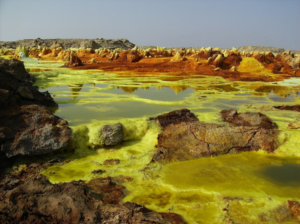 Núi lửa Dallol ở Ethiopia được xem là 1 trong những nơi cách biệt nhất Trái Đất. Nơi đây không có con người sinh sống. (nguồn: Sputniknews)