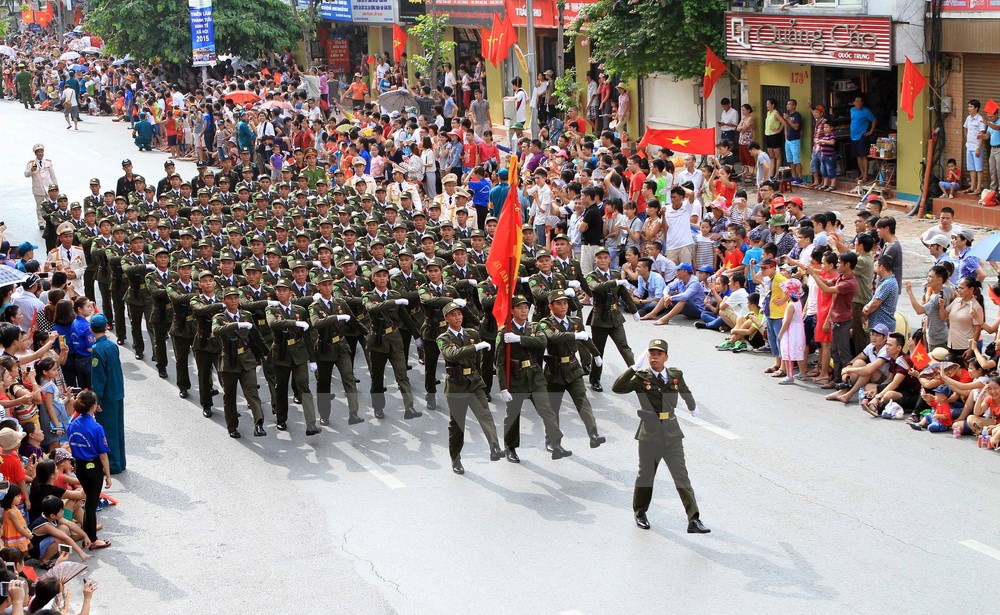 Lễ diễu binh, diễu hành cấp Quốc gia trên phố Nguyễn Thái Học.