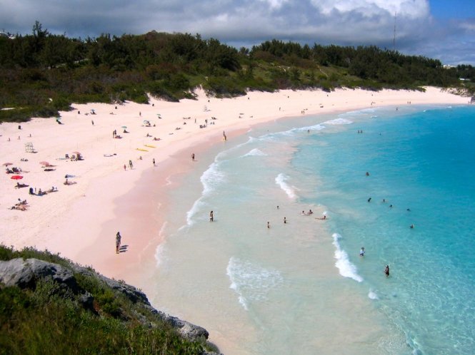 Bãi biển hồng Elbow Beach ở Bermuda - Ảnh: leeabbamonte