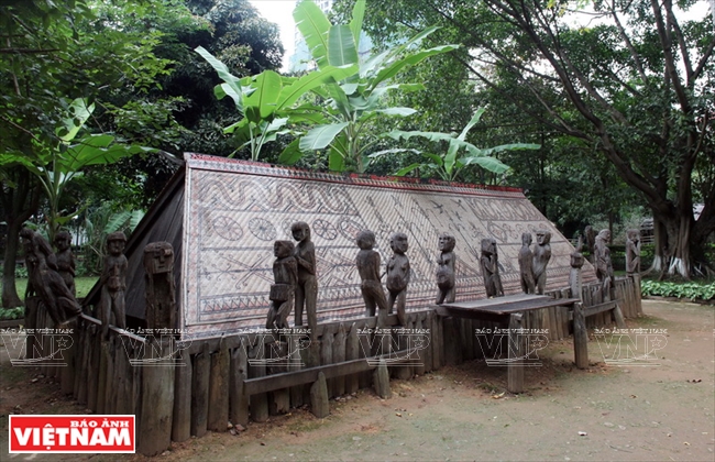 Nhà mồ Giarai.