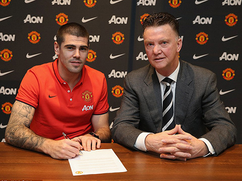 Victor Valdes thông báo chia tay Man United