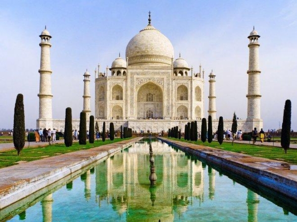 Đền Taj Mahal, biểu tượng ở Ấn Độ, đang phải đối mặt với sự ô nhiễm và xói mòn suốt nhiều năm. Một số chuyên gia đã cảnh báo rằng di tích này sẽ hư hại, thậm chí là sụp đổ nếu không có biện pháp can thiệt hiệu quả.  Skip in 5...Ad finishes in 36 seconds