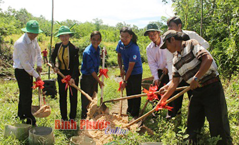 Đại diện lãnh đạo Các đơn vị động thổ khởi công công trình