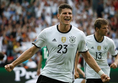 Tiền đạo Mario Gomez ghi bàn thắng duy nhất cho tuyển Đức