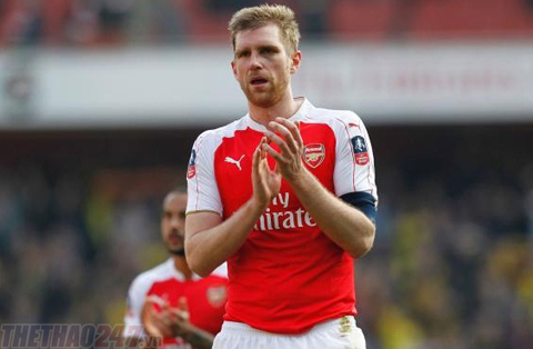 Arsenal, đội trưởng Arsenal, Per Mertesacker, Cazorla, doi pho arsenal, hlv wenger