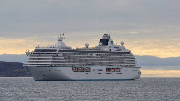 Tàu du lịch hạng sang Crystal Serenity.