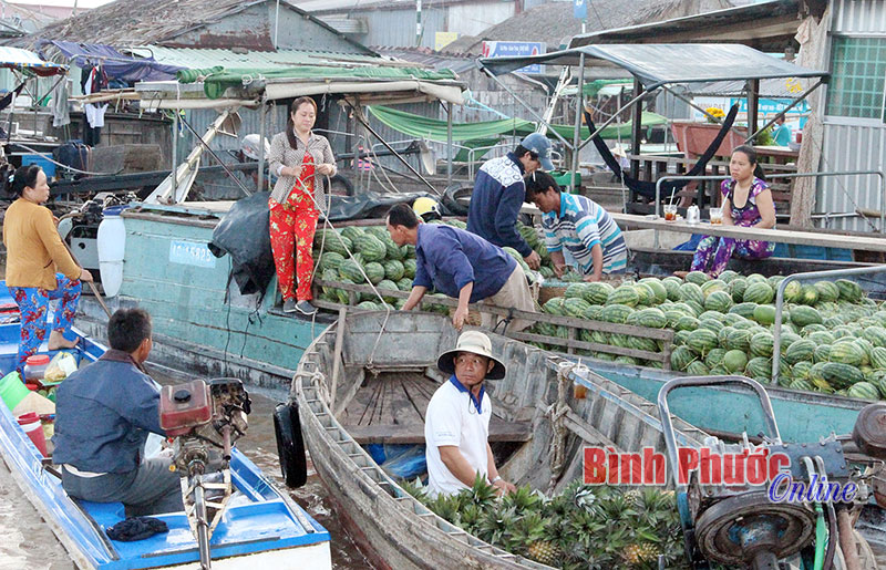 6-7 giờ sáng là thời điểm chợ nổi Cái Răng nhộn nhịp nhất.