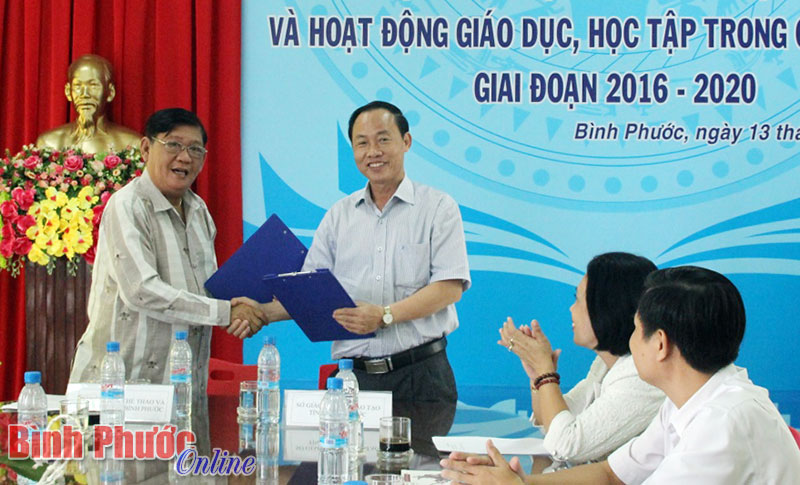 Đại diện Sở Văn hóa - Thể thao và Du lịch và Sở GD-ĐT ký kết đẩy mạnh các hoạt động giáo dục, học tập suốt đời trong các thư viện