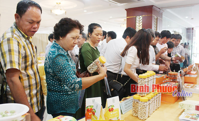 Sản phẩm hạt điều Bình Phước trưng bày tại hội thảo về công nghiệp chế biến sâu, tổ chức tháng 5-2016