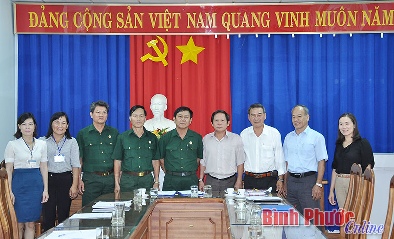 Lãnh đạo hai đơn vị ký kết phối hợp