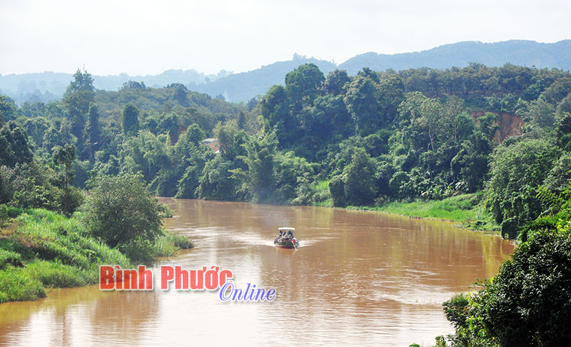 Đầu tháng 12-2016, dòng sông Đồng Nai, đoạn chảy qua địa phận xã Đăng Hà đã yên bình trở lại