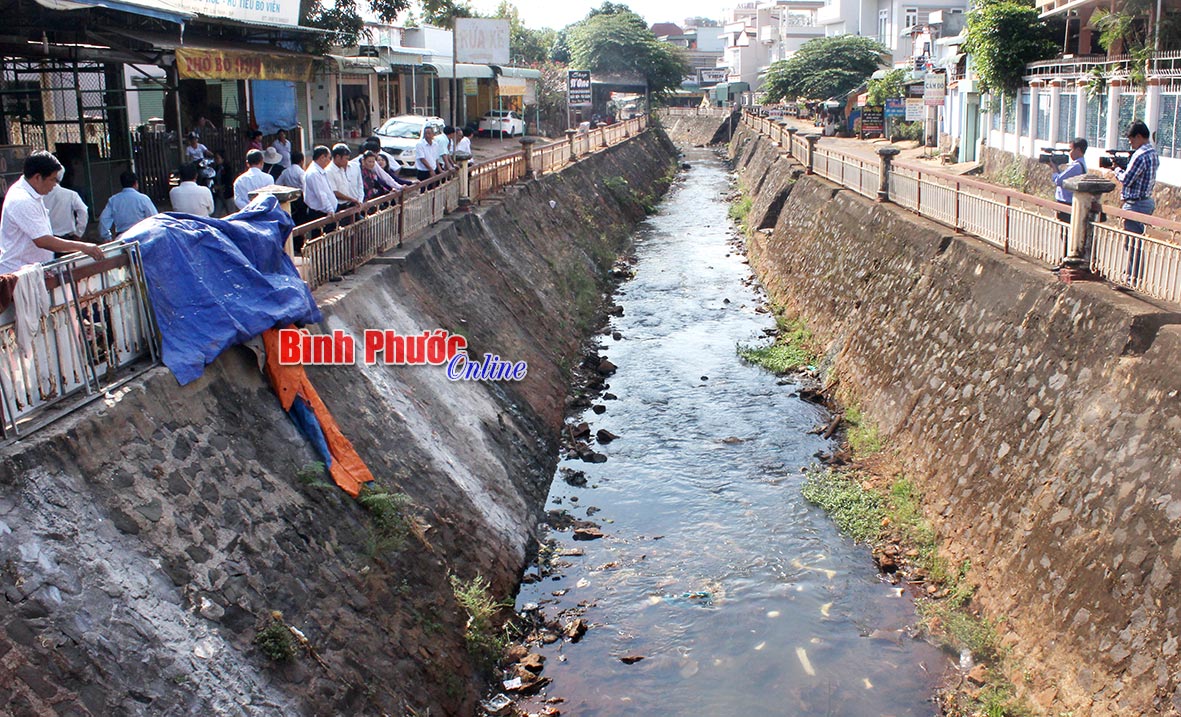 Dòng suối được nạo vét, xây kè hai bên bờ từ cầu Ngập đến chợ Lộc Ninh nên từ nhiều năm nay dân cư trong khu vực không còn bị ô nhiễm vì rác và ngập lụt mỗi khi mùa mưa đến