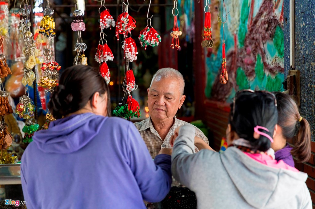 Ngoi mieu hon ba the ky phai di bang do moi den o TP.HCM hinh anh 16