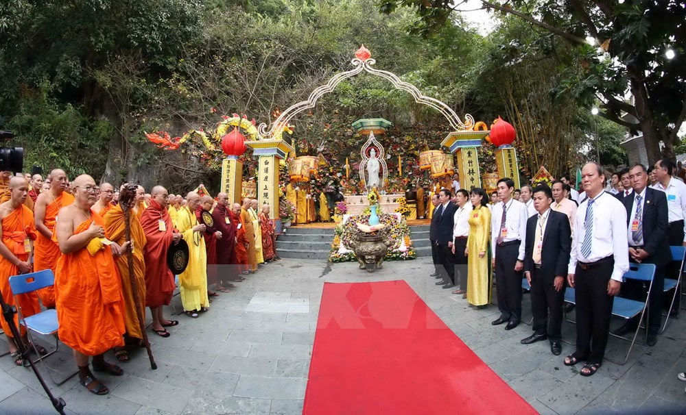 Các đoàn đại biểu tham dự nghi thức chính tại Lễ hội Quán Thế Âm 2017. (Ảnh: Trần Lê Lâm/TTXVN)