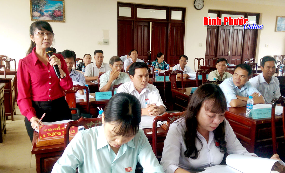 Đại biểu Trương Thị Lan chất vấn về vấn đề thái độ ứng xử của nhân viên y tế đối với bệnh nhân