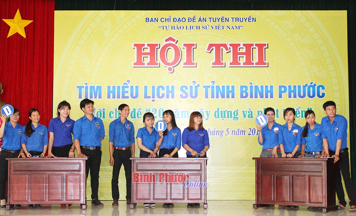 Các đội tham gia phần thi "Tuổi trẻ Hớn Quản tìm hiểu lịch sử Bình Phước"