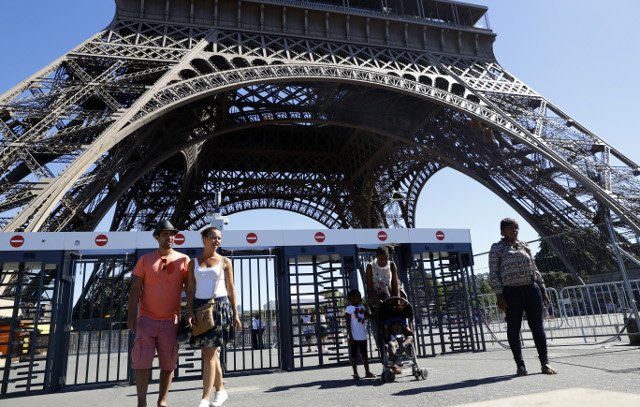 Pháp khoác 'áo chống đạn' cho tháp Eiffel