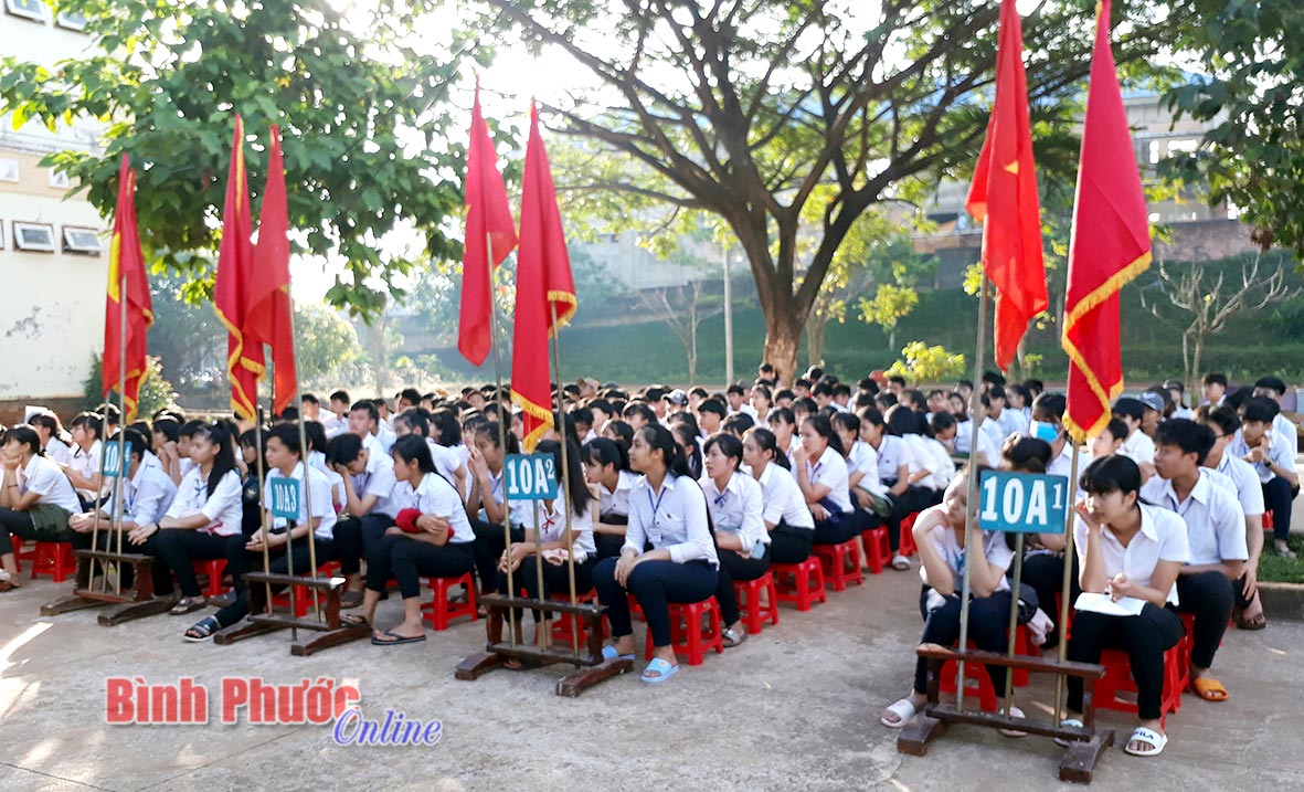 Các em học sinh tham dự chương trình