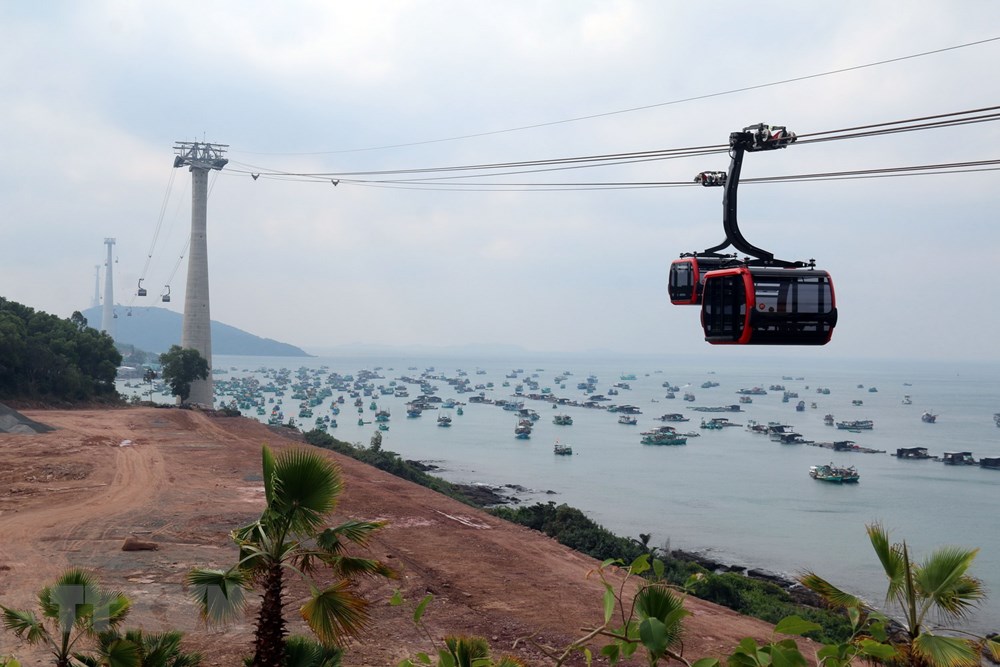 Tuyến cáp này có chiều dài 7.900m, gồm 69 cabin, mỗi cabin có sức chứa 30 khách. (Ảnh: Le Sen/TTXVN)