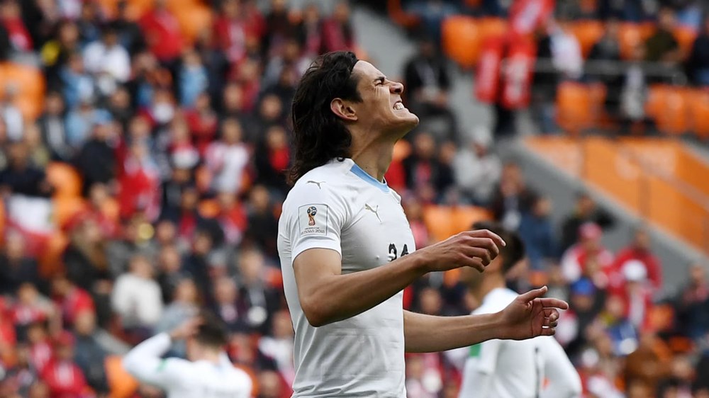 ...rồi đền Edinson Cavani đều không thể sút tung lưới đối phương.